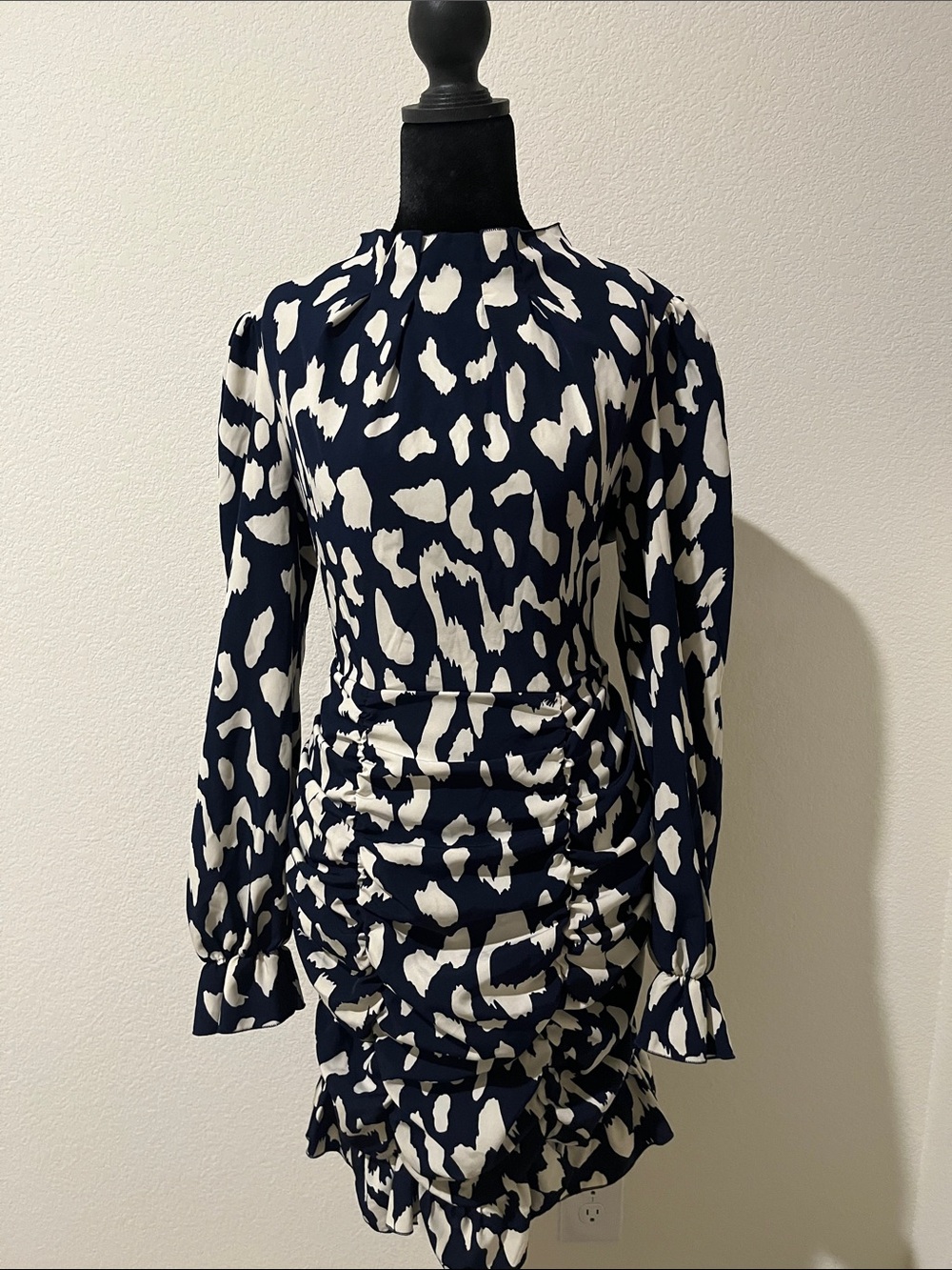 Women’s Navy and White Printed Long-Sleeve Ruched Dress